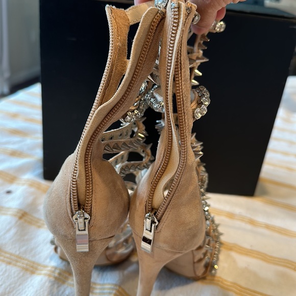 I am Jennifer Le Beige Suede “Razors” Heels - Picture 6 of 10